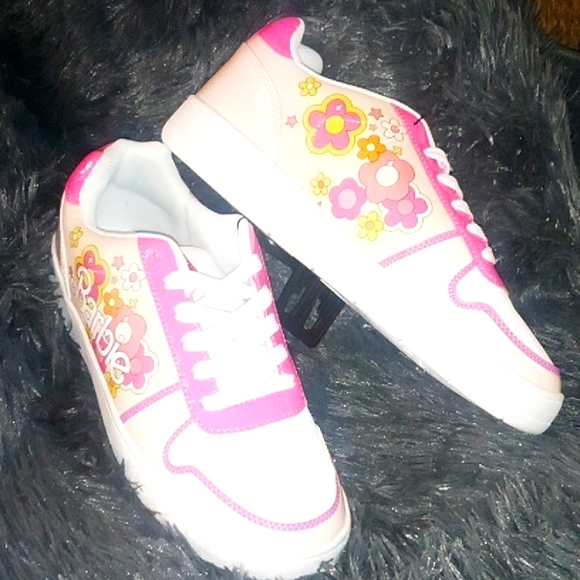 Send Offfer FAST Shipper ! BARBIE Shoe Pink & White Flower Power Womens  NWT - Picture 4 of 4